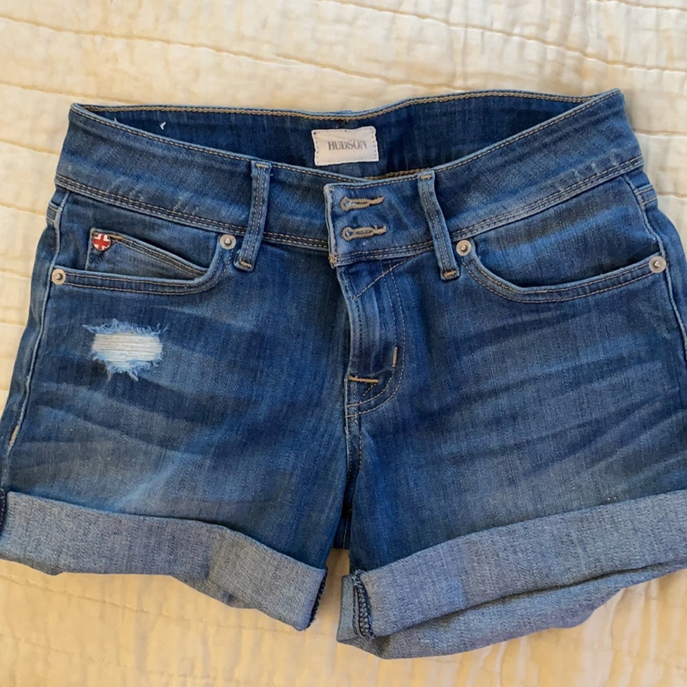 Hudson Croxley mid thigh short